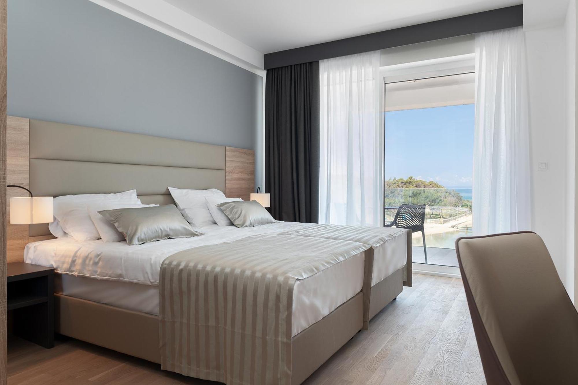 Kaneo Beach Hotel Новалья Экстерьер фото