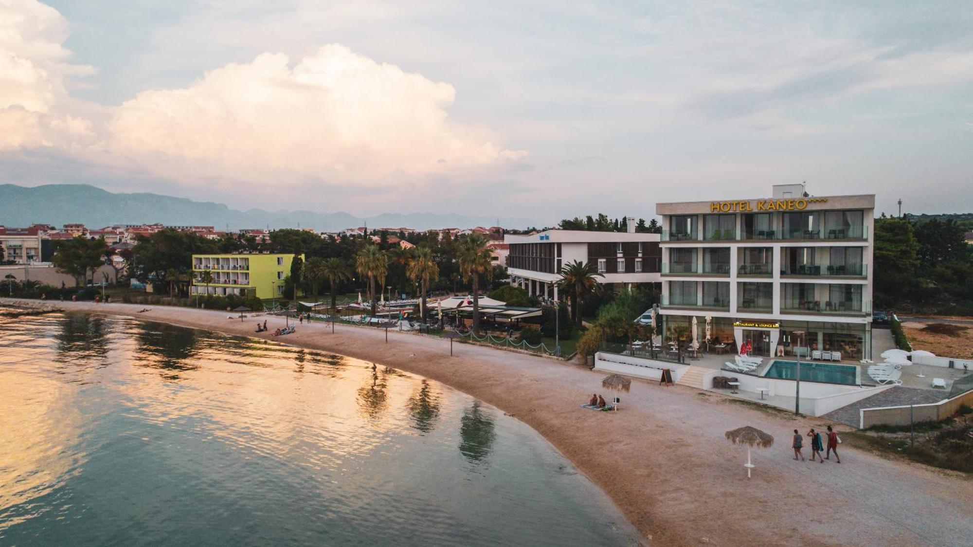 Kaneo Beach Hotel Новалья Экстерьер фото